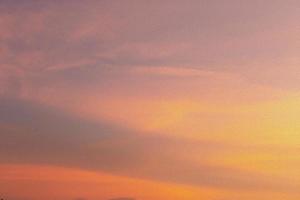 hermoso atardecer amanecer con cielo de nubes con un espectacular estilo de pintura de aceite ligero para el fondo foto