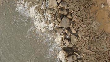 contaminación del agua en el mar costero video