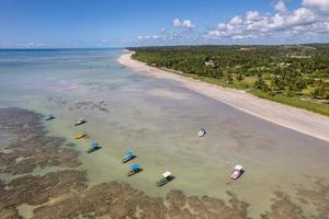 vista aérea de la playa sao miguel dos milagres, alagoas, brasil. foto