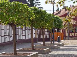 la pequeña ciudad de kandel en el pfalz alemán foto