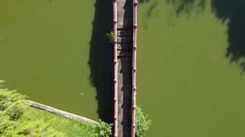 Flygfoto titta ner för bron video