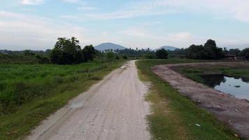 mover-se na estrada rural na zona rural video