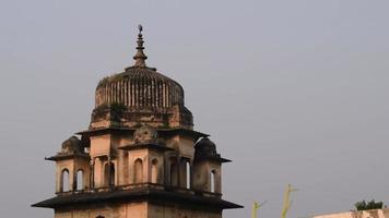 vista matinal de cenotáfios reais chhatris de orchha, madhya pradesh, índia, orchha a cidade perdida da índia, sítios arqueológicos indianos