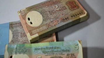 comptage de la monnaie indienne video