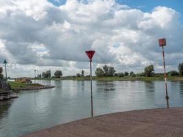 zutphen en el río ijssel foto