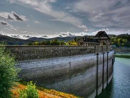 lago cerca de waldeck en alemania foto