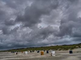 tarde de verano en la playa de juist foto