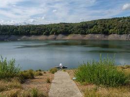 lago cerca de waldeck en alemania foto