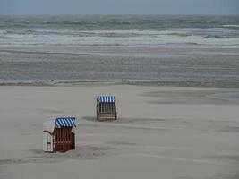 en la playa de juist island foto