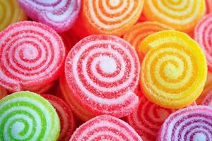 coloridos caramelos de gelatina dulce foto