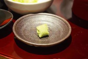 wasabi en un plato foto