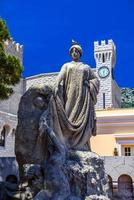 Tributo a la escultura de las colonias extranjeras en el palacio de Price, Fontvielle, Montecarlo, Mónaco, Costa Azul, la Riviera francesa foto