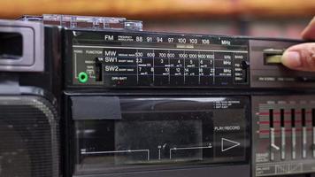 grabadora de cassette analógica búsqueda de canales de radio fm video