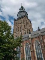 zutphen en el río ijssel en los países bajos foto