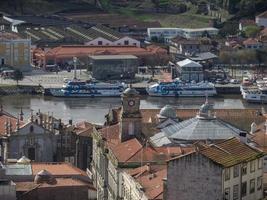 el río duero y la ciudad de porto foto