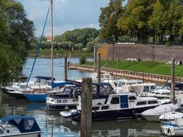 zutphen en el río ijssel en los países bajos foto