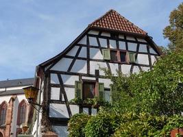 la pequeña ciudad de kandel en el pfalz alemán foto