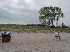 ahrenshoop en el mar báltico en alemania foto