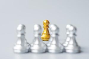 golden chess pawn pieces or leader businessman stand out of crowd people of silver men. leadership, business, team, teamwork and Human resource management concept photo