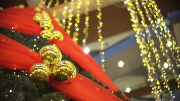 rotar seguir la bola de navidad en el árbol video