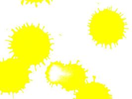 Salpicaduras de pintura de acuarela de color amarillo punto sobre fondo de papel blanco foto