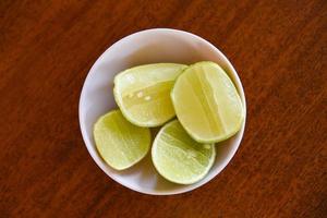 lime slice in bowl for cooked food - green lemon slice photo