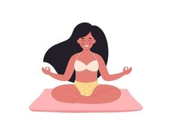 mujer meditando en posición de loto en estera de yoga. estilo de vida saludable, yoga, relax, ejercicio respiratorio. día mundial del yoga.