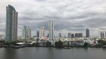 bangkok stad met chao praya rivier in thailand video