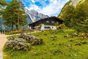 chalet en koenigssee, konigsee, parque nacional de berchtesgaden, baviera, alemania foto