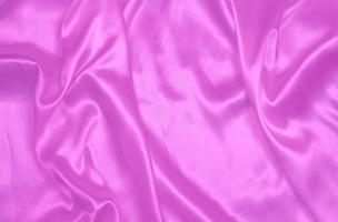 fondo de textura de seda o satén liso púrpura. elegantes textiles de tela. textura abstracta de tela blanca. terciopelo satinado de lujo. pliegues sedosos y ondulados de textura de seda. telón de fondo de tela satinada ondulada