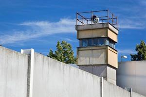 memorial del muro de berlín, una torre de vigilancia foto