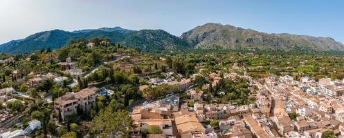 vista aérea de pollença, mallorca, españa. foto