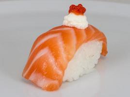 sake de salmón sushi foto