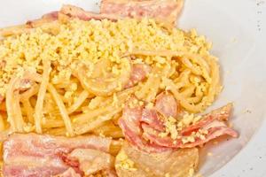 spaghetti carbonara pasta with bacon and mushrooms photo