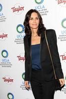 LOS ANGELES, FEB 22 - Courteney Cox at the UCLAs 2018 Institute Of The Environment And Sustainability   IoES   Gala at the Private Estate on February 22, 2018 in Beverly Hills, CA photo