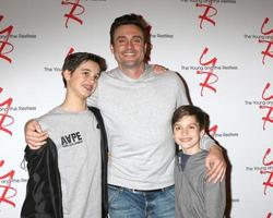 los angeles, 26 de marzo - ford goddard, daniel goddard, sebastian goddard en the young and the restless celebrar el 45 aniversario en cbs television city el 26 de marzo de 2018 en los angeles, ca foto