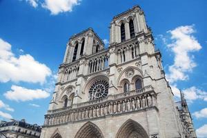 parís, francia, 2022 - catedral de notre dame, parís, francia. foto