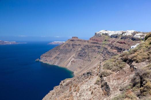 ciudad de imerovigli en el acantilado más alto de la caldera, isla de santorini, grecia foto