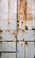 viejas puertas oxidadas de metal grunge. foto