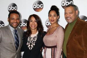 los angeles, 10 de enero - anthony anderson, channing dungey, tracee ellis ross, laurence fishburne en la fiesta disney abc tv tca winter 2017 en el hotel langham el 10 de enero de 2017 en pasadena, ca foto