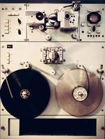 máquina de grabación antigua con cintas de película foto