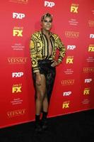 los angeles, 8 de enero - ej johnson en el estreno de la historia del crimen estadounidense del asesinato de gianni versace en el teatro arclight el 8 de enero de 2018 en los angeles, ca foto