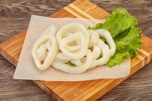 Calamares crudos para cocinar foto