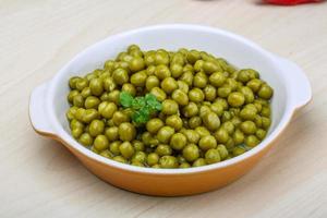 Green canned peas photo