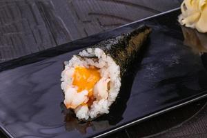 cocina japonesa - temaki con anguila foto