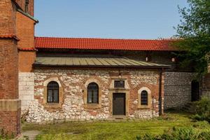 antigua sinagoga en el histórico distrito judío de kazimierz de cracovia, polonia foto