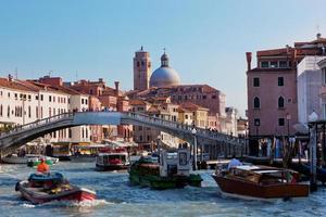Venecia, Italia. un puente sobre el gran canal foto