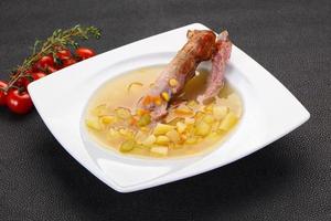 sopa de guisantes con costillas foto