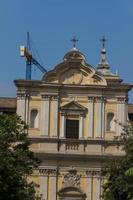 gran iglesia en el centro de roma, italia. foto