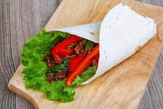 tortilla con carne foto